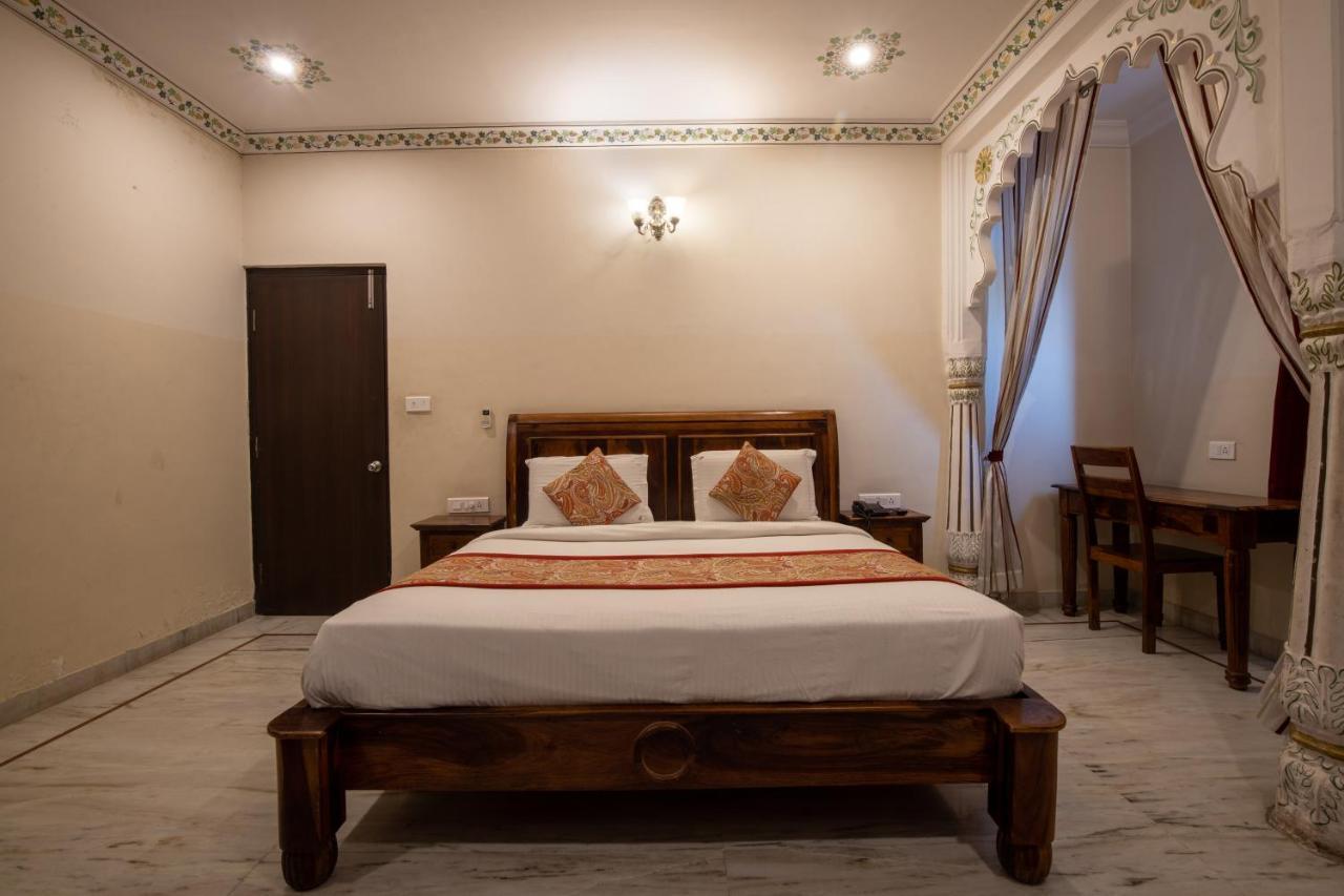 Hotel Royal Pratap Niwas Udaipur Kültér fotó