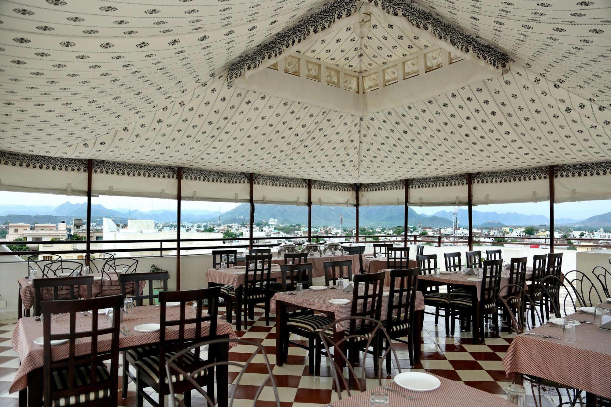 Hotel Royal Pratap Niwas Udaipur Kültér fotó