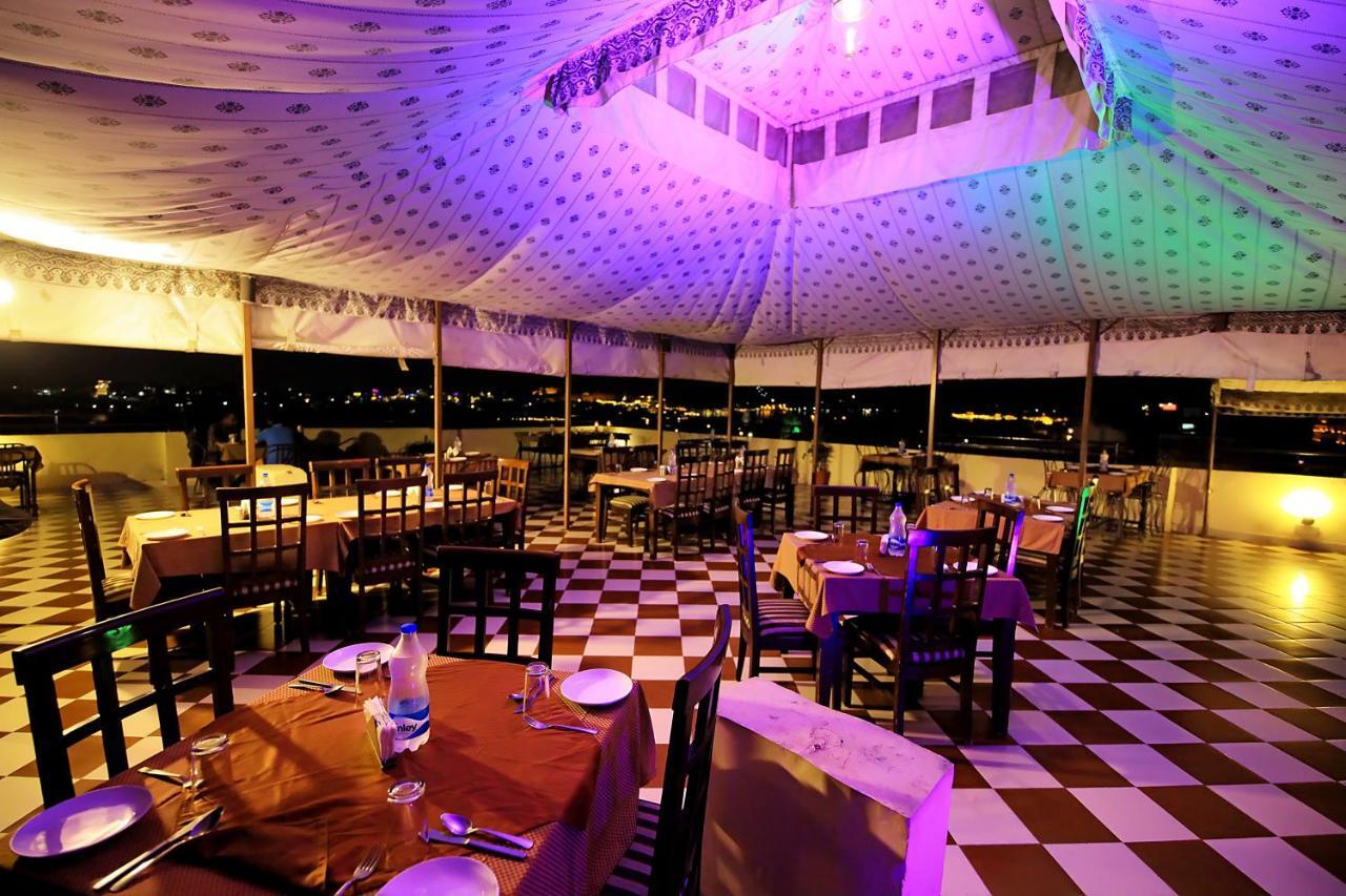 Hotel Royal Pratap Niwas Udaipur Kültér fotó